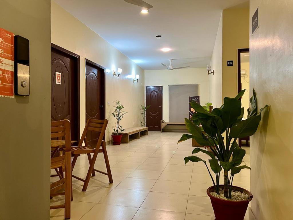 Hotel Rooms Dha Карачи Экстерьер фото
