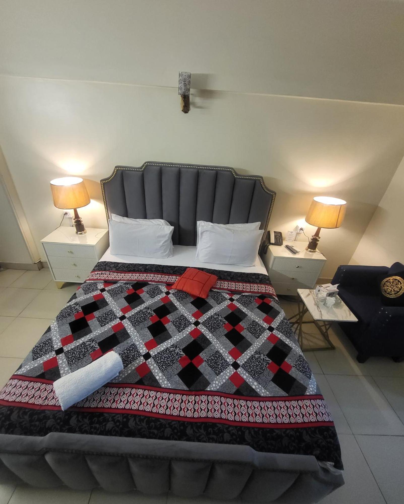Hotel Rooms Dha Карачи Экстерьер фото