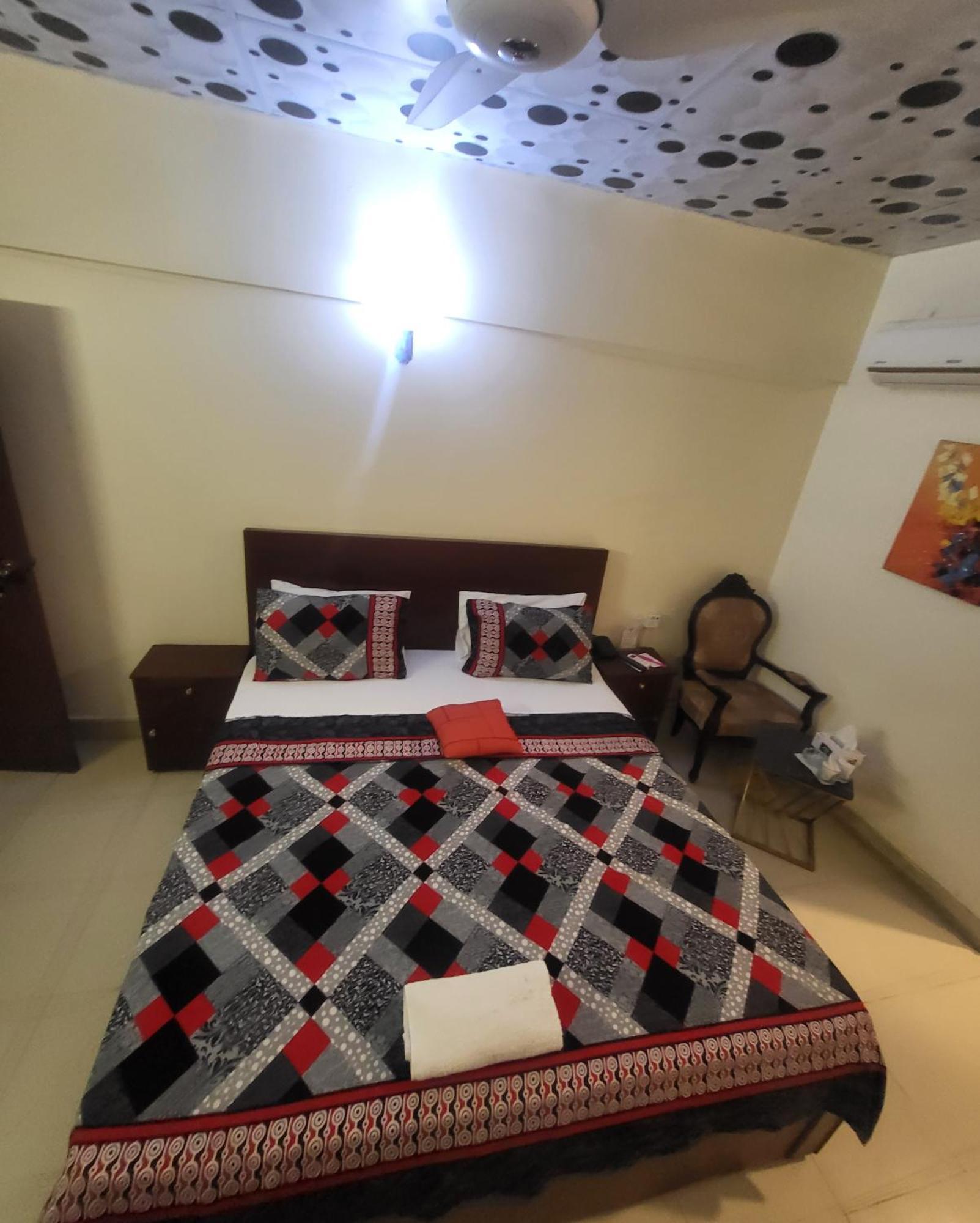 Hotel Rooms Dha Карачи Экстерьер фото